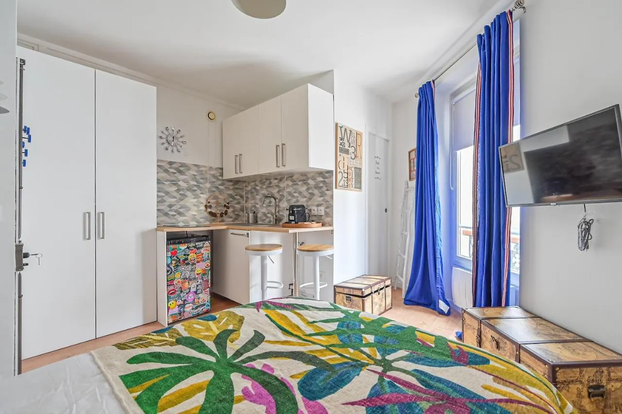 Studio Parisien - Gare De L'Est - Gare Du Nord - Republique Apartment 0*, Paris